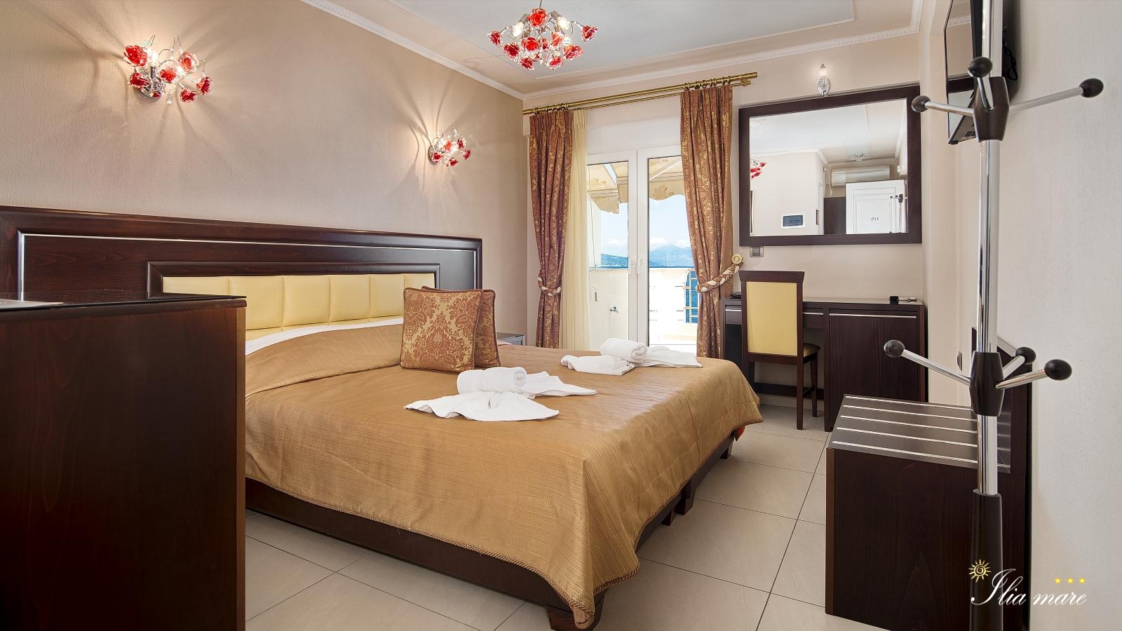 Double Room Double Room
