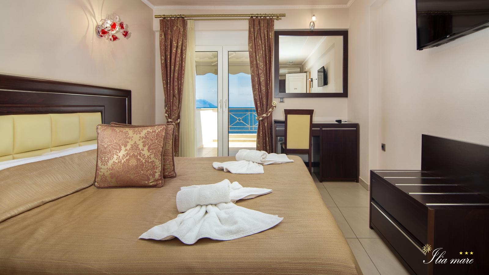 Double Room Double Room