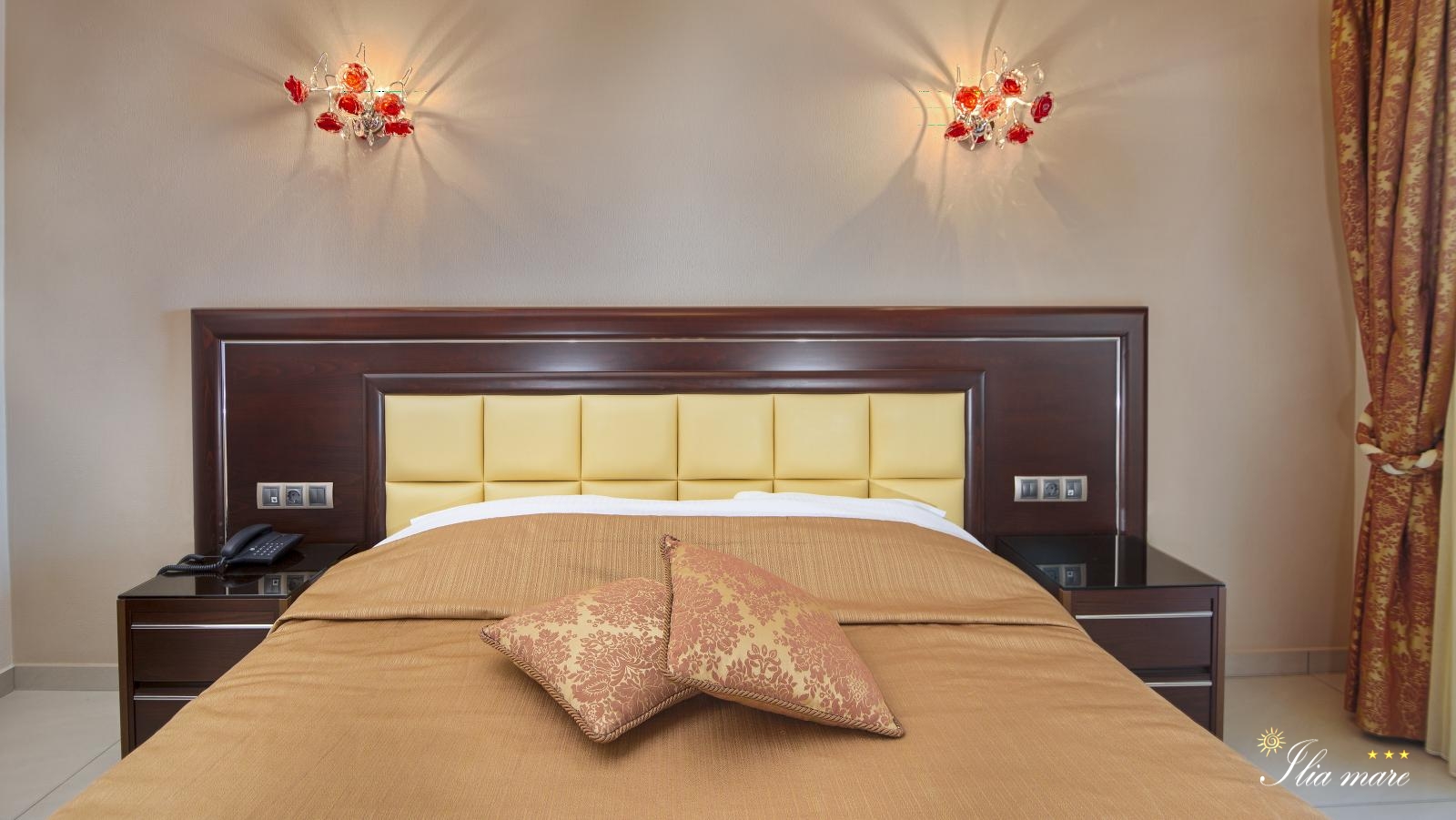 Double Room Double Room