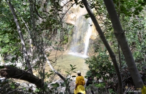 Όρος Τελέθριο, Καταρράκτης Δαφνοκούκι πάνω από το χωριό