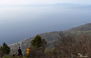 Από την κορυφή Γυμνό στα 750m με θέα το χωριό Ήλια