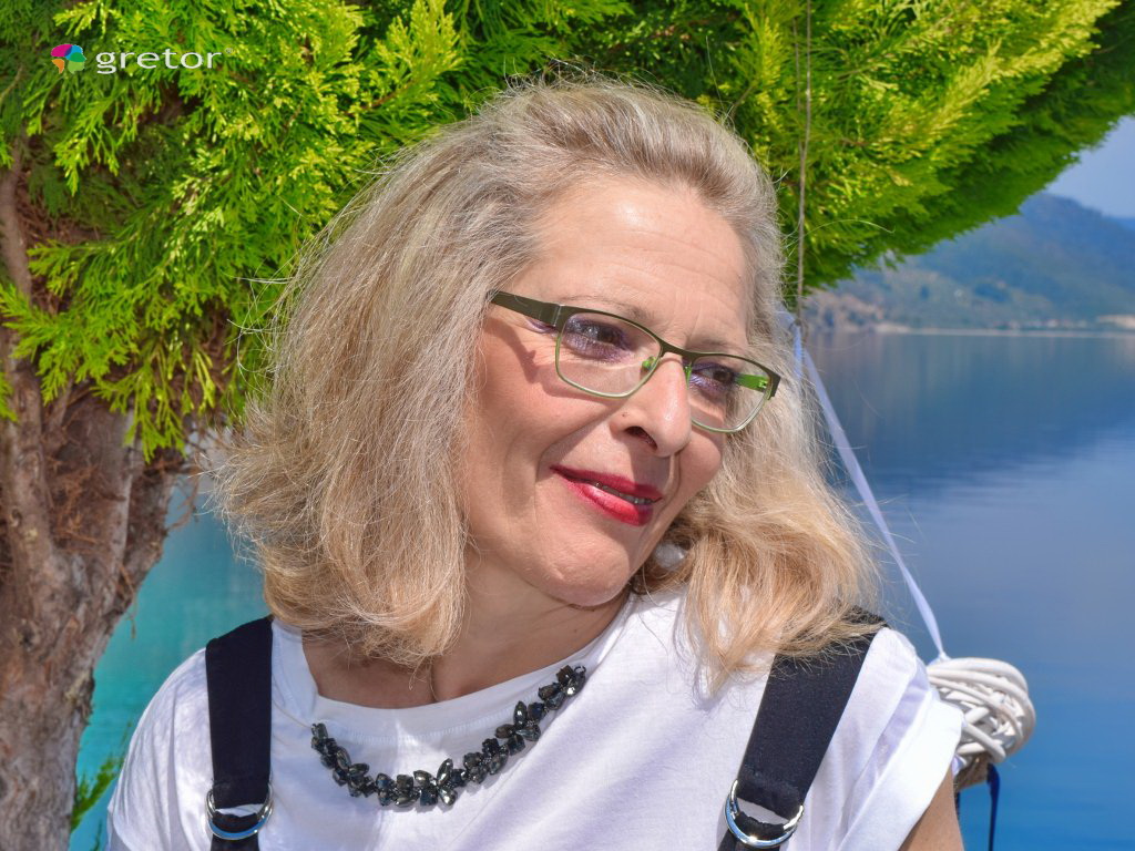 Μαίρη - Σερβιτόρος εστιατορίου